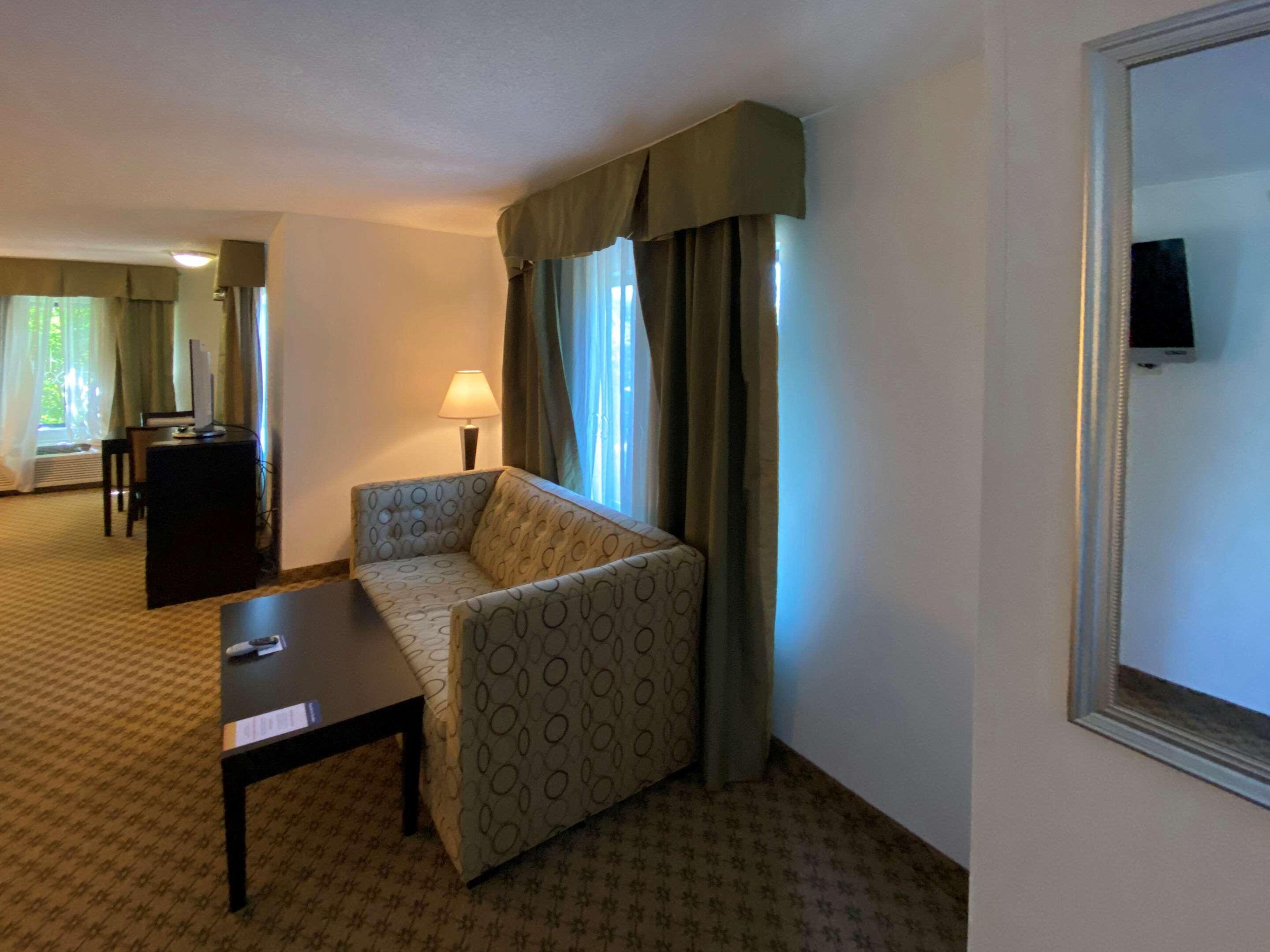 Comfort Inn & Suites Честертаун Экстерьер фото