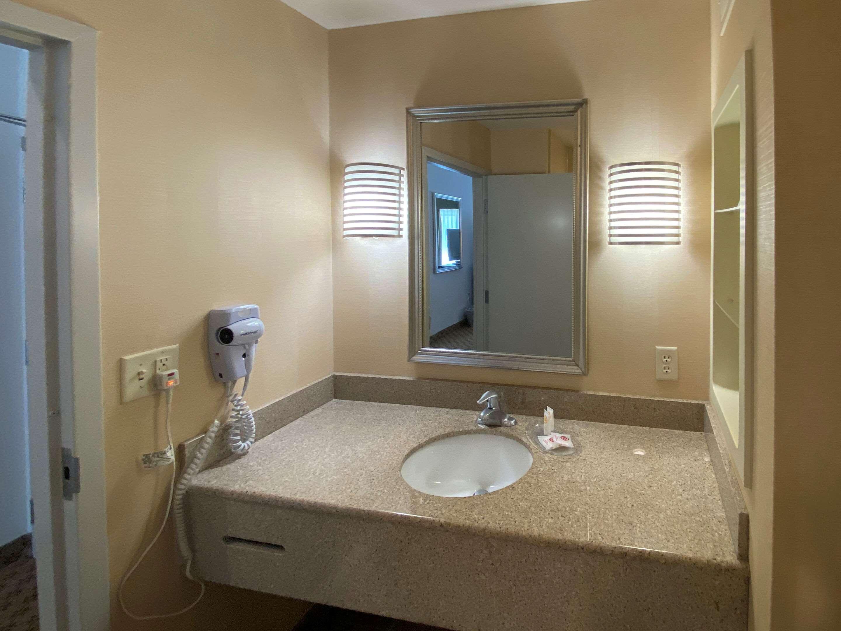 Comfort Inn & Suites Честертаун Экстерьер фото