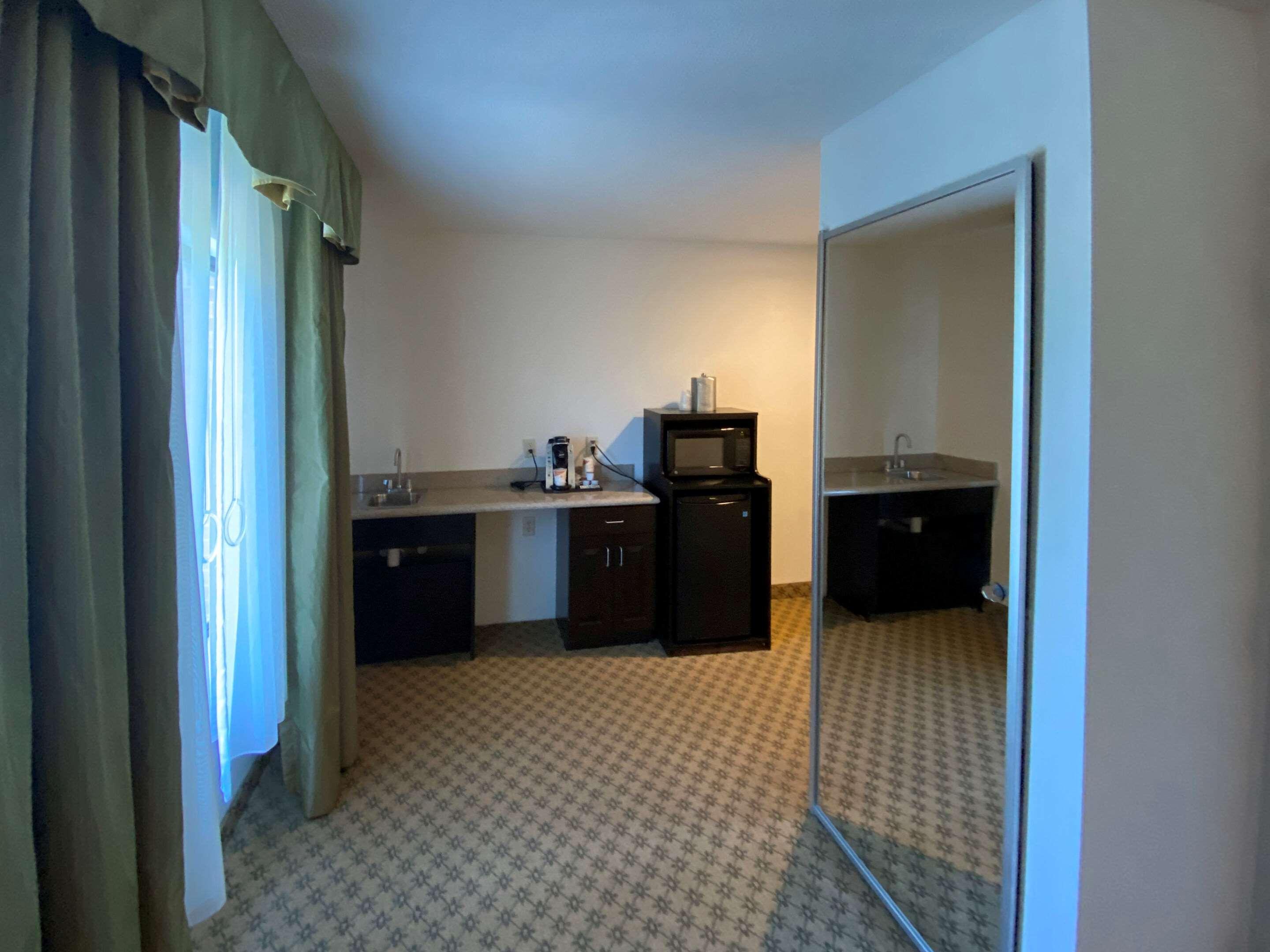 Comfort Inn & Suites Честертаун Экстерьер фото