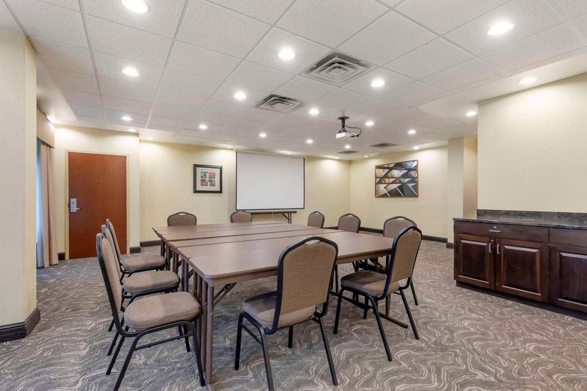Comfort Inn & Suites Честертаун Экстерьер фото