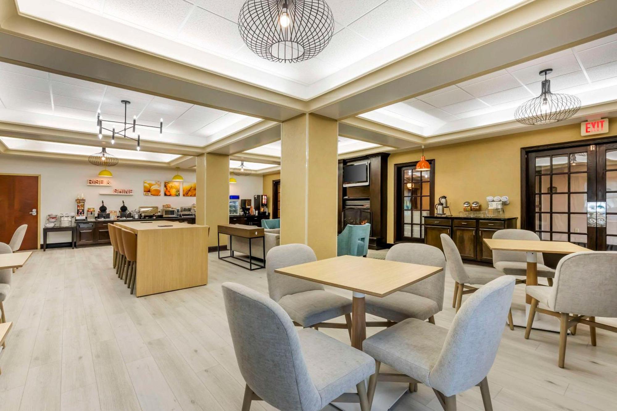 Comfort Inn & Suites Честертаун Экстерьер фото