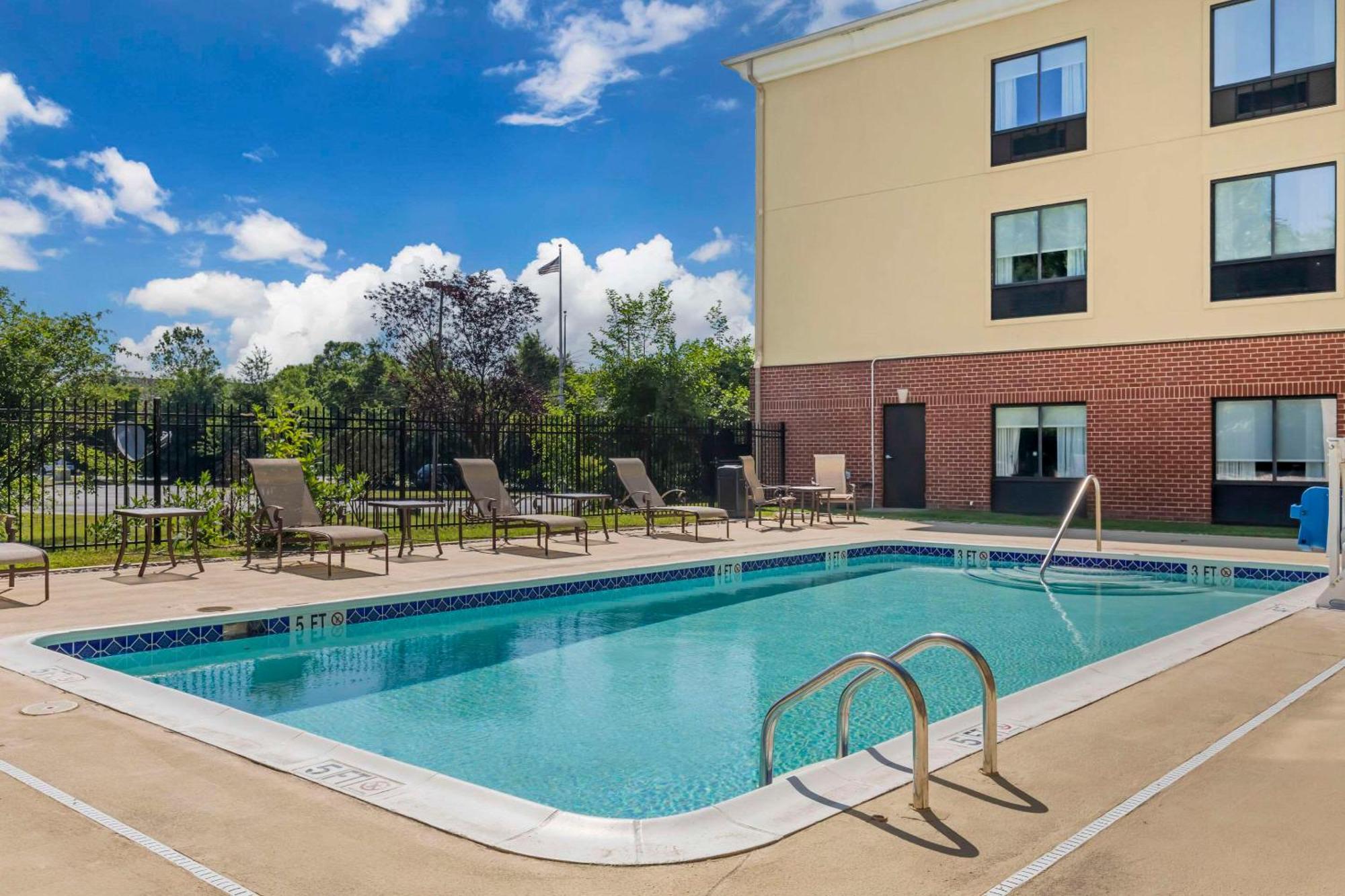 Comfort Inn & Suites Честертаун Экстерьер фото
