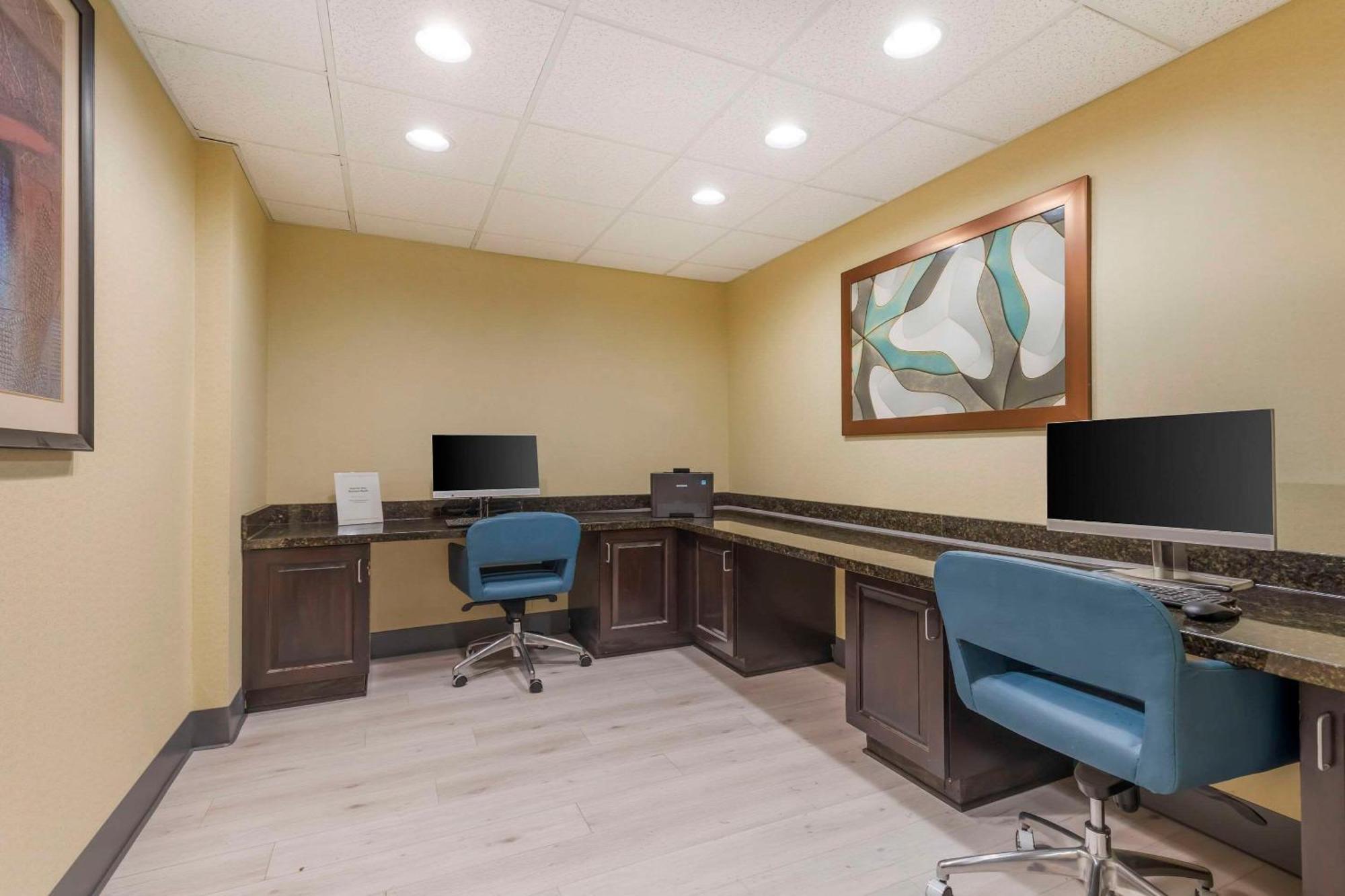 Comfort Inn & Suites Честертаун Экстерьер фото