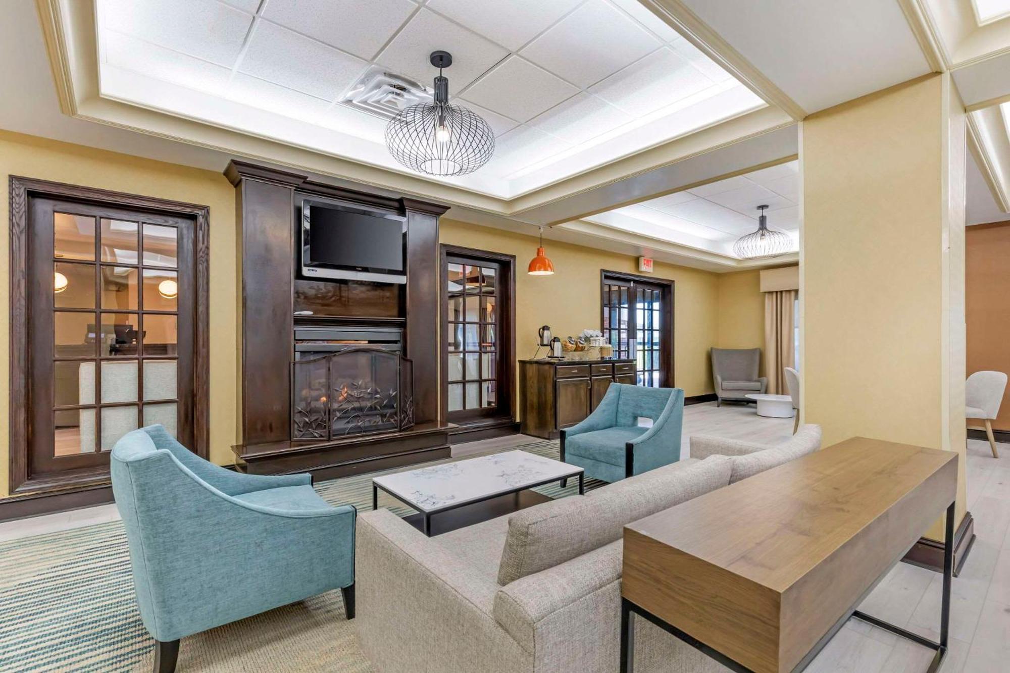 Comfort Inn & Suites Честертаун Экстерьер фото